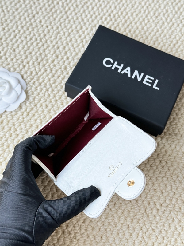 コピーシャネル激安財布着用イメージ